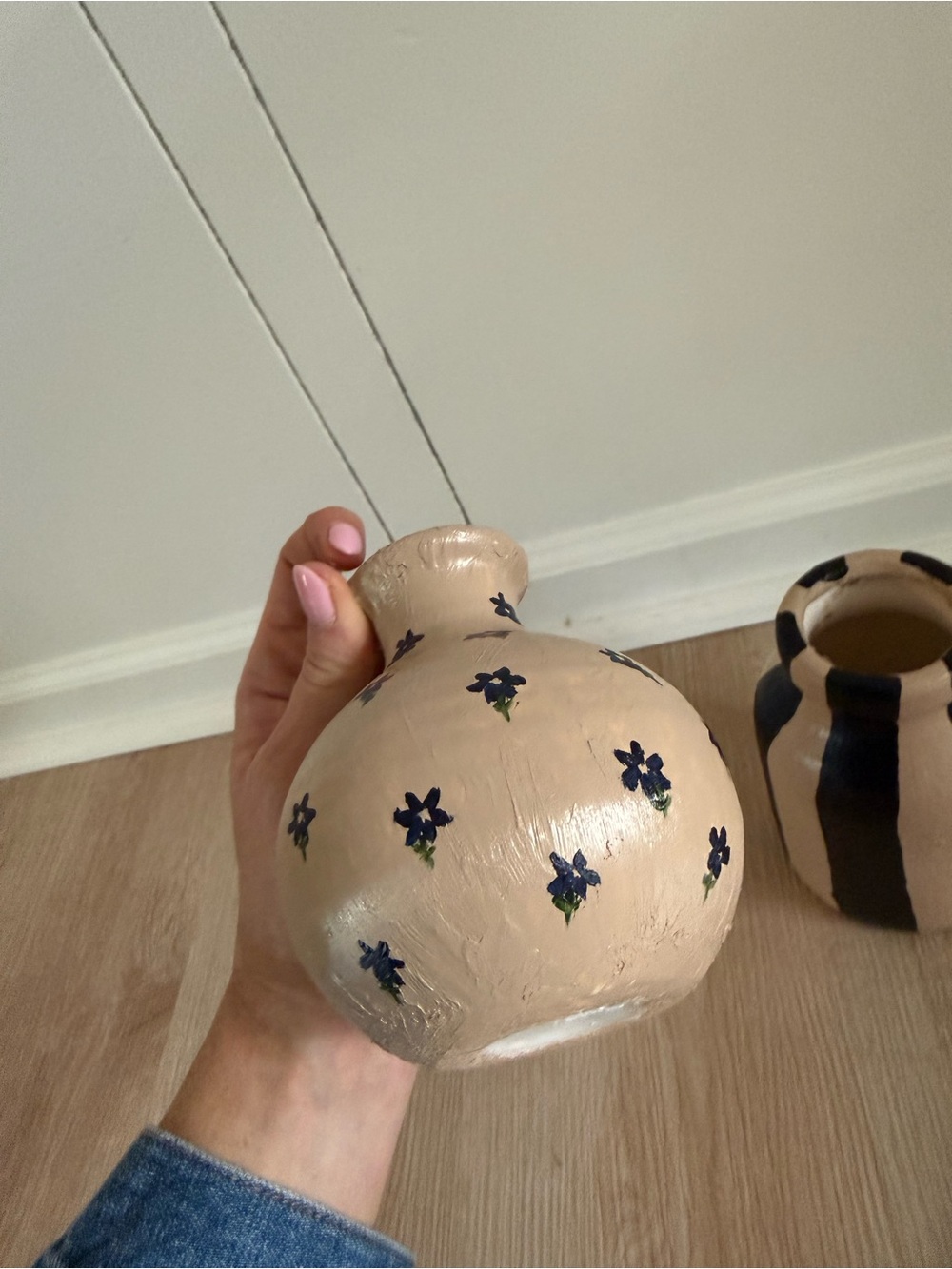 Bundle of Two Painted Vases - Picture 6 of 6